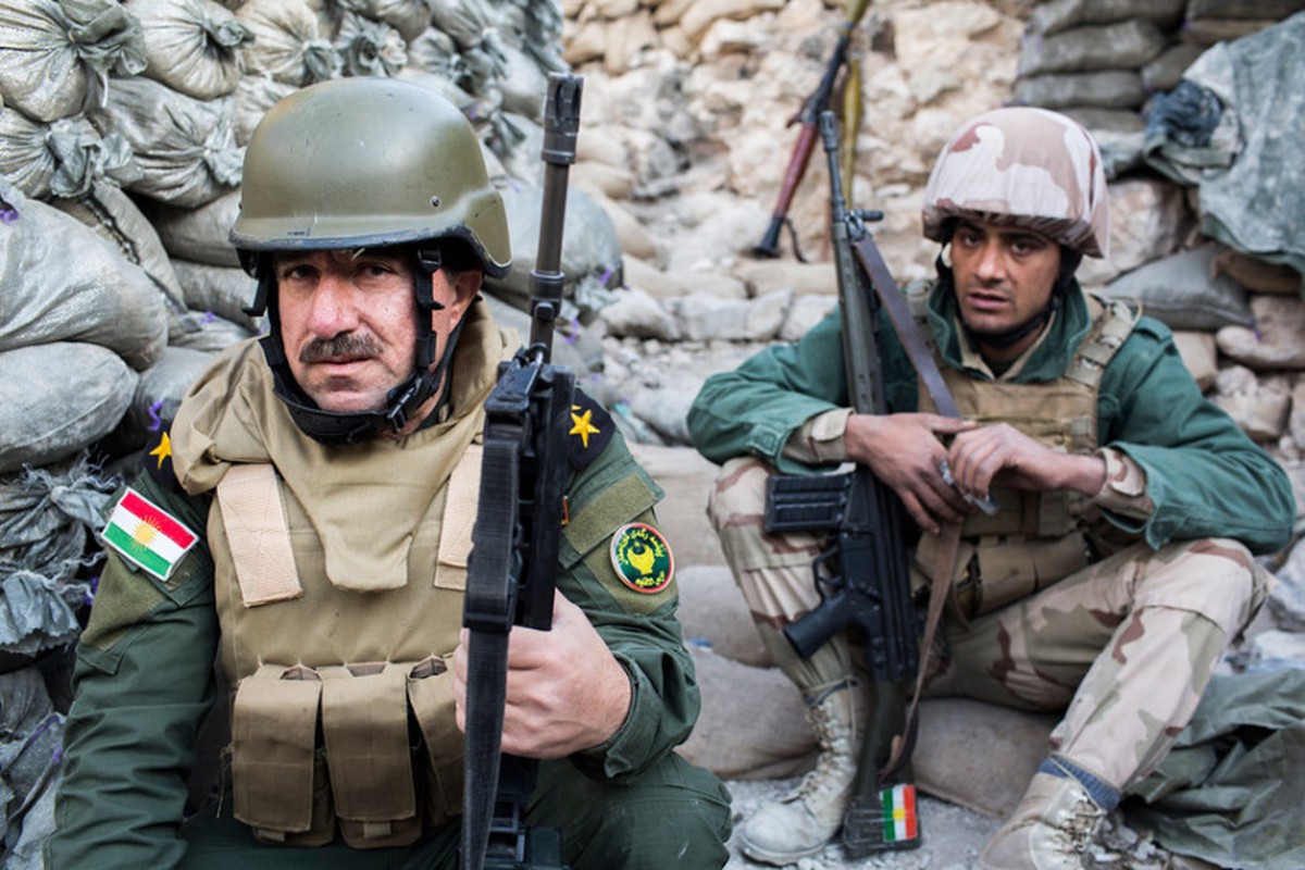 Chien binh Peshmerga tren mat tran chong phien quan IS